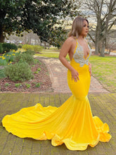 Vestidos de fiesta de sirena con escote en V, tirantes finos, encaje y apliques amarillos hasta el suelo